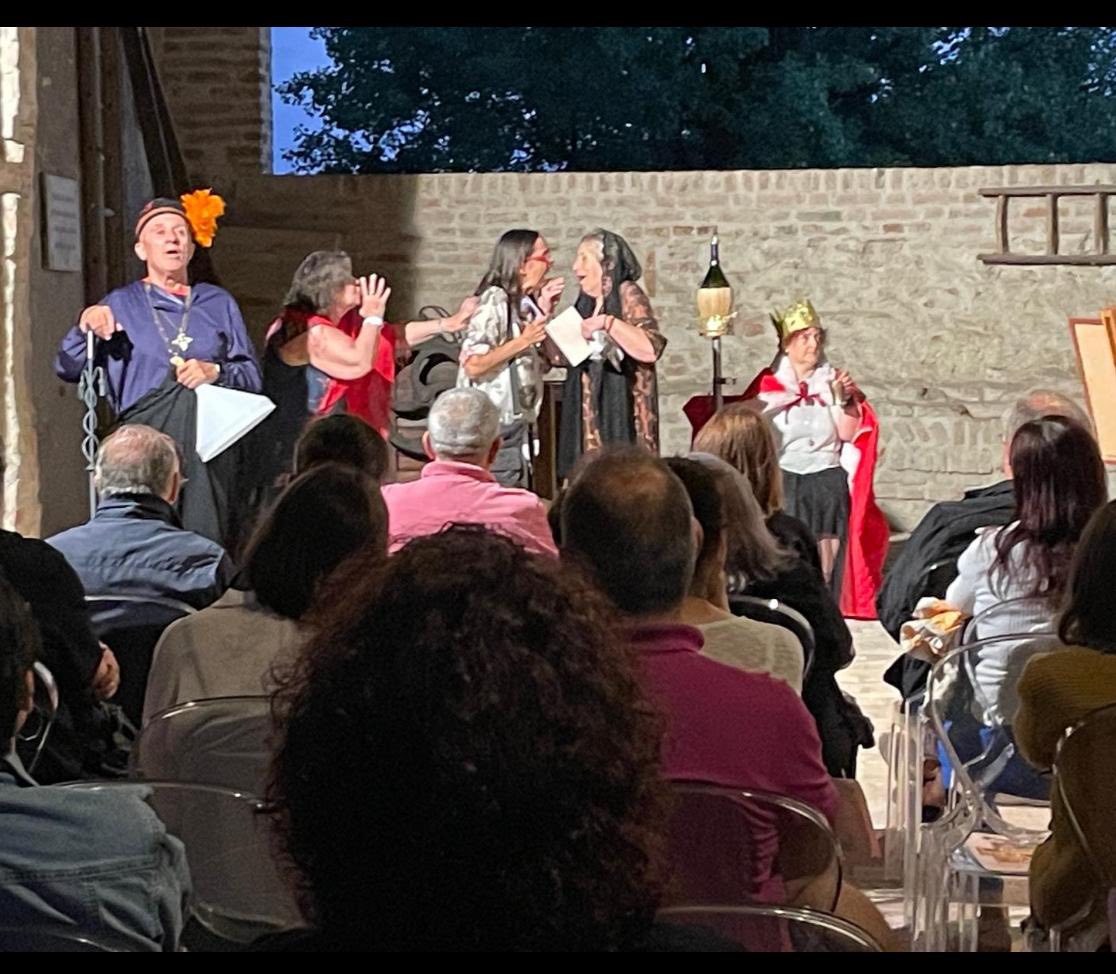 Spettacolo all'aperto in cascina